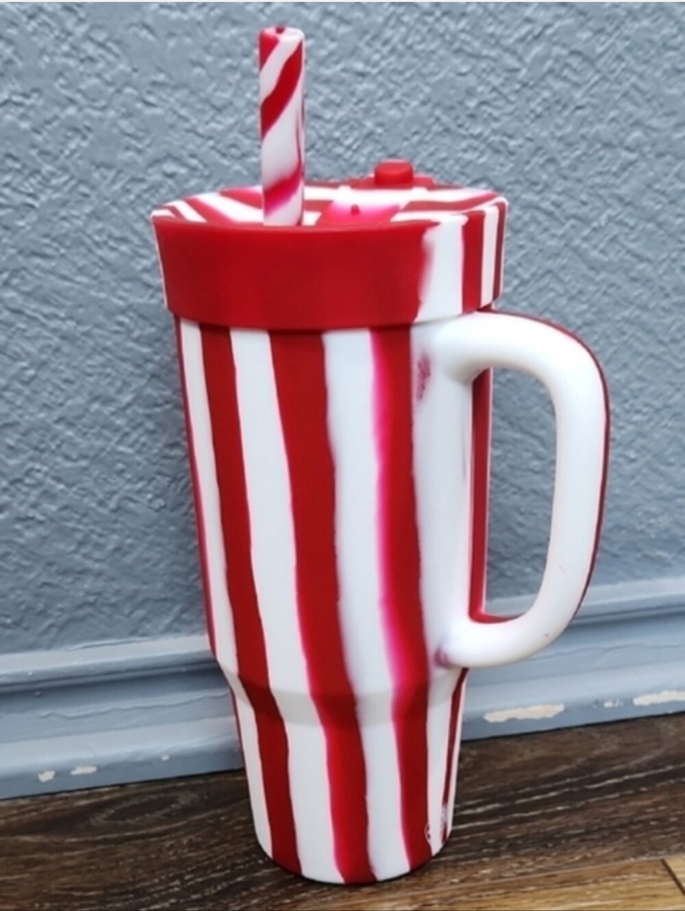 NWOT Silipint 32 oz Humbler Tumbler Peppermint Stripe Red White